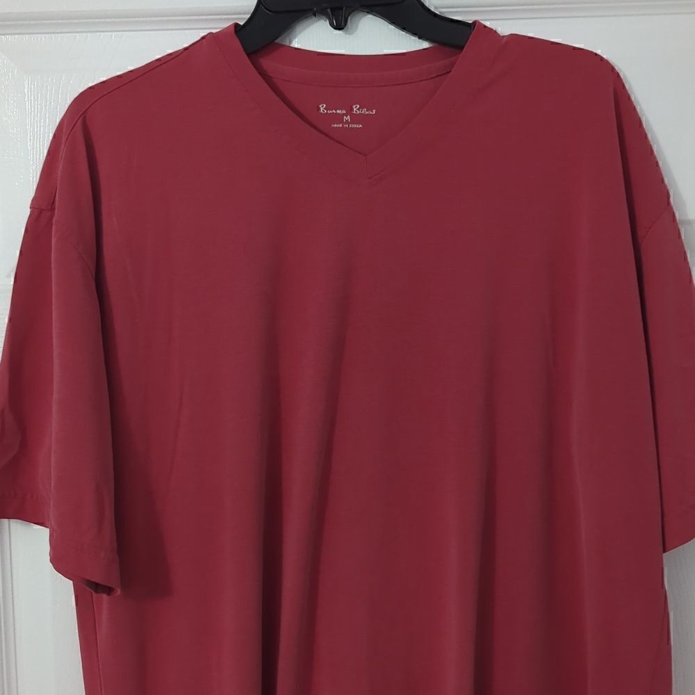Burma Bilas Red V-Neck Casual T-Shirt. Men's Medium